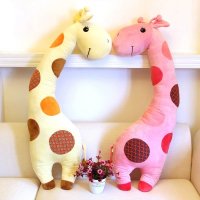 大号波点长颈鹿公仔睡觉抱枕