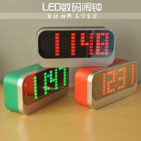 led clock 插电发光钟 usb供电led闹钟 魔镜led钟