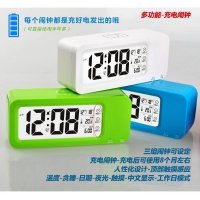 充电钟 三组闹铃工作日闹钟 中文显示屏 光控感应智能钟
