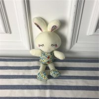 白色花衣服小兔子 PP棉 抱枕毛绒玩具送女友生儿童婚庆礼物