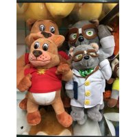 红衣熊，猫医生毛绒玩具