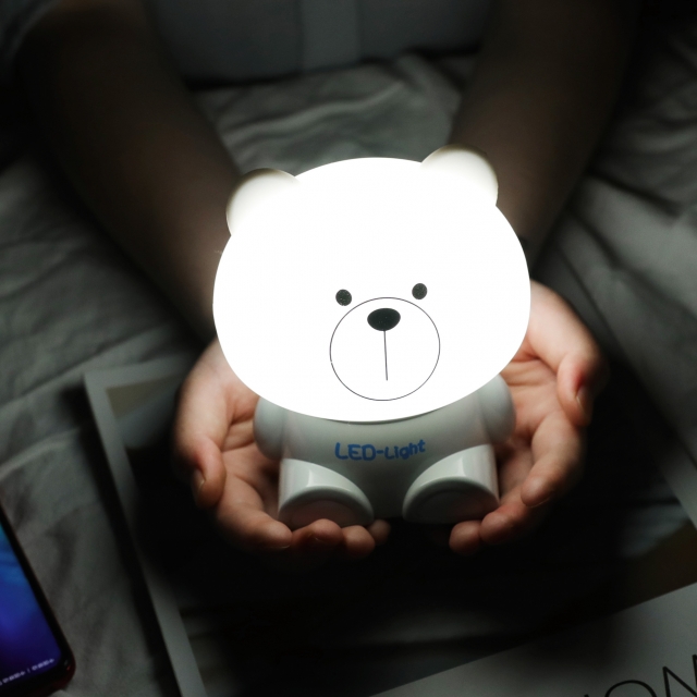 创意七彩硅胶拍拍灯可爱卡通呆萌熊USB充电小夜灯卧室床头灯台灯