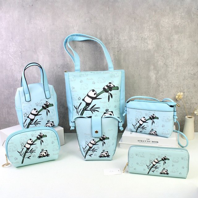 可爱熊猫卡通印图PU防水斜挎包单肩包零钱包化妆包旅行洗漱包